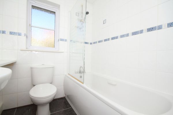 Cost of Shower Window Replacement in Fernandina Beach